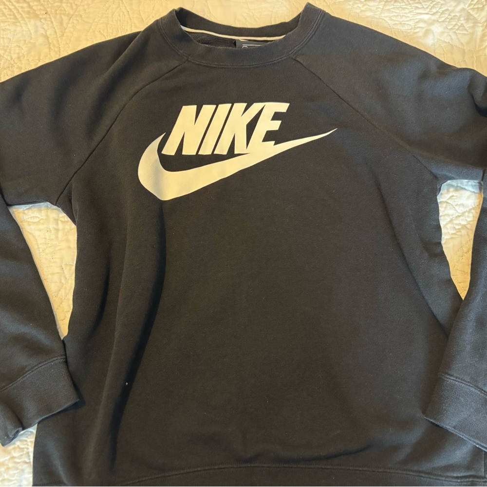 Black nike crewneck sweater